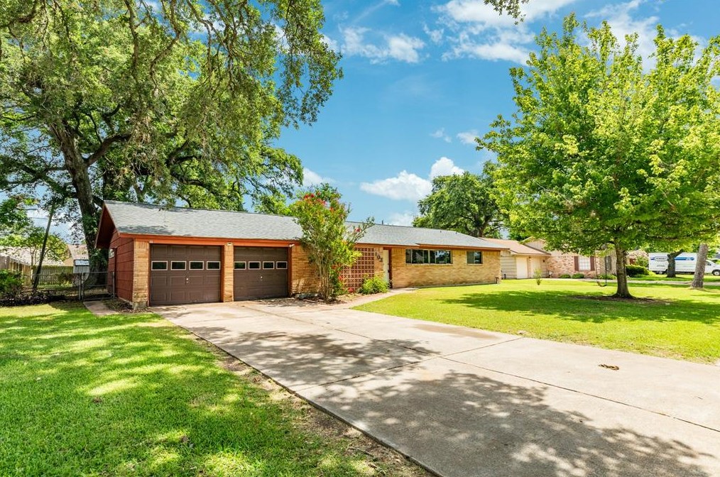 103 Ligustrum St, Richwood, TX 77566-5876