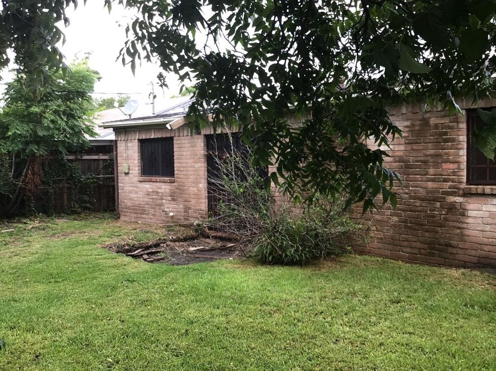 5010 Malmedy Rd, Houston TX  77033-2523 exterior