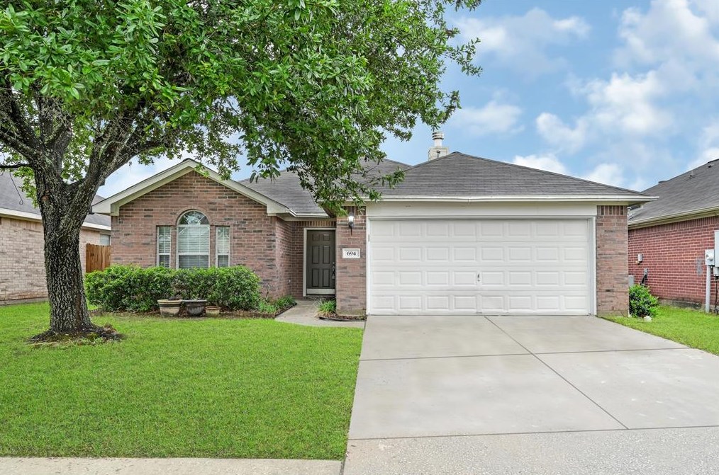 694 St Croix St, Alvin, TX 77511