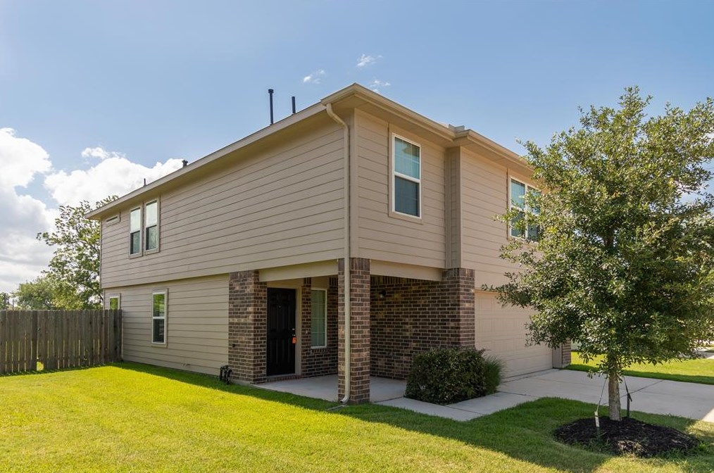 3639 Apache Meadows Dr, Baytown TX  77521-4768 exterior