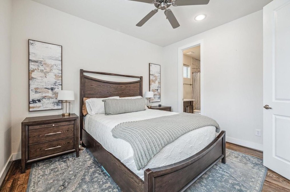 1044 W 15th 1/2 St, Houston, TX 77008