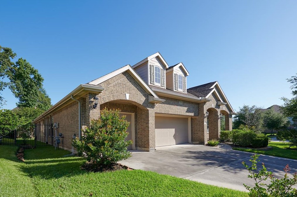 111 Victoriana Cir, Spring, TX 77389-4998