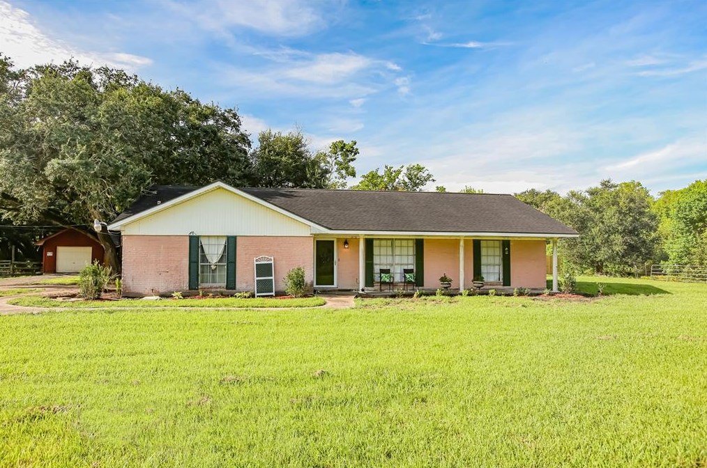 441 County Road 219, Angleton, TX 77515