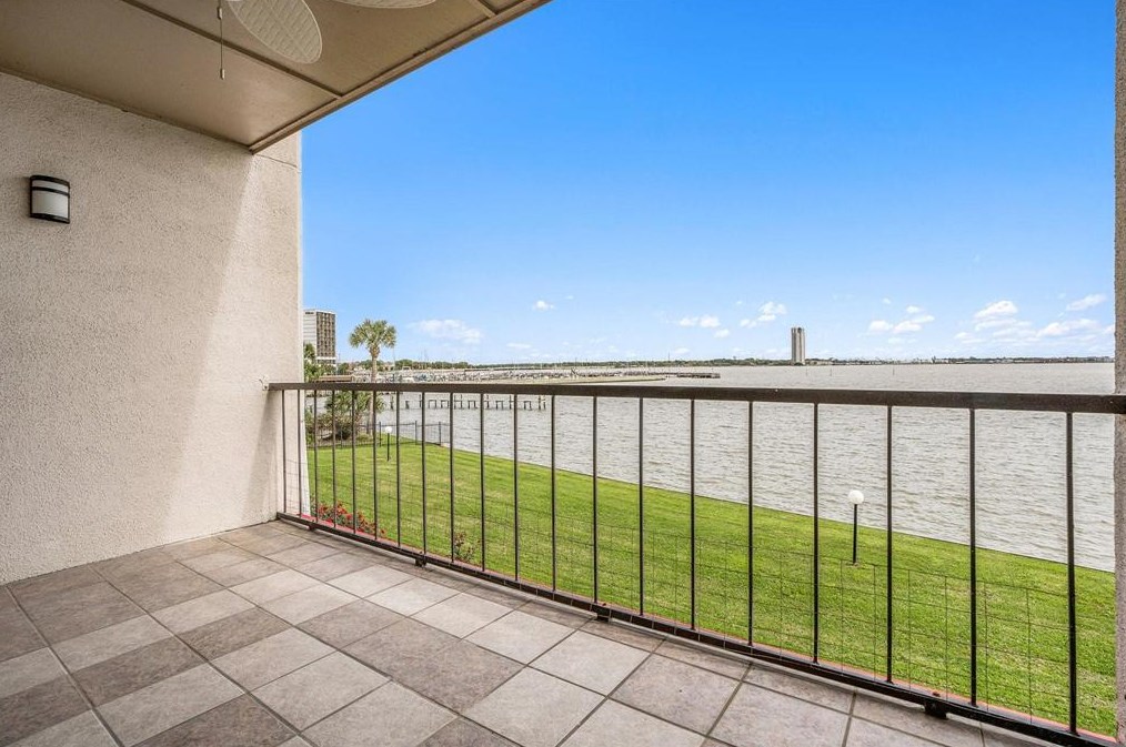 351 Lakeside Ln #104, Houston, TX 77058
