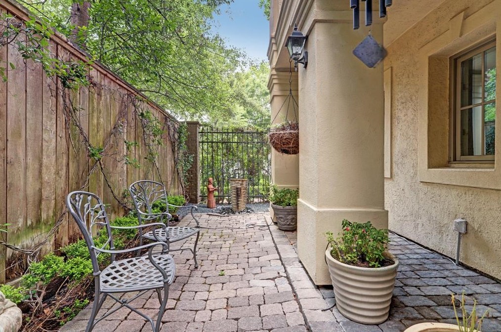 5411 Ashby St, Houston TX  77005-1723 exterior