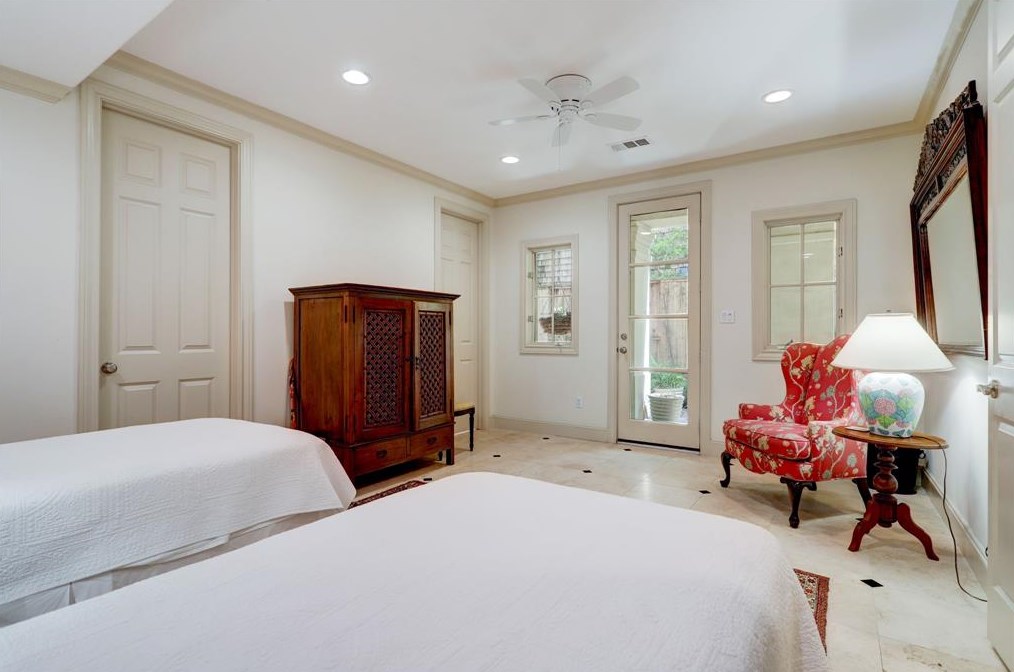 5411 Ashby St, Houston TX  77005-1721 exterior