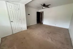10011 Schanzer Rd, Hitchcock, TX 77563 - Photo 14