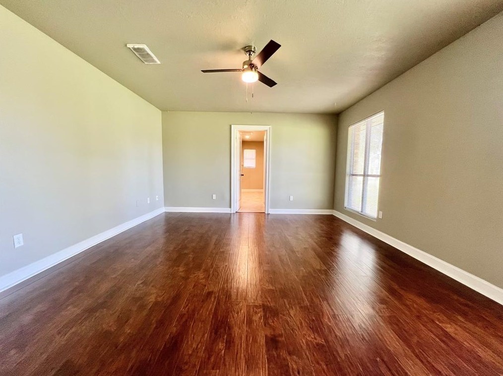 427 W Pineshadows Dr, Grayburg, TX 77659