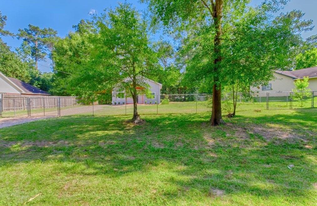 10818 Royal Adrian Dr, Conroe, TX 77303