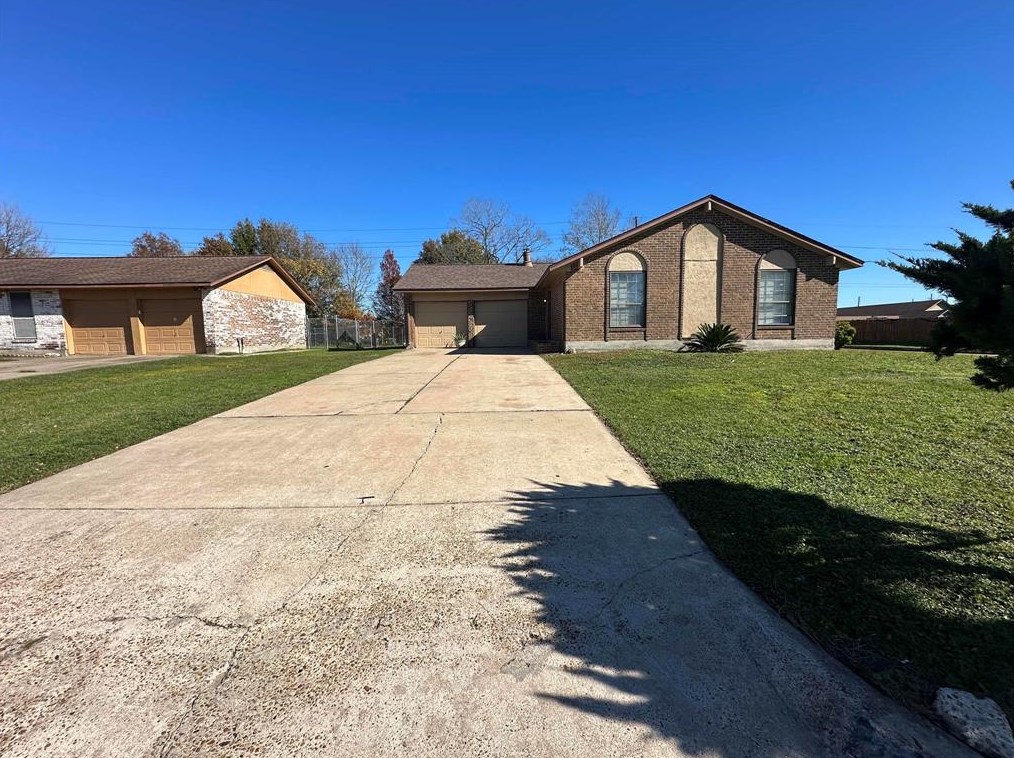 13202 Woodsdale Ct, Houston, TX 77038
