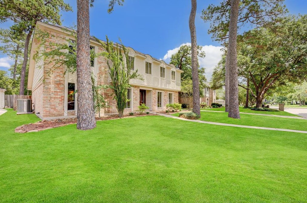 6818 Chancellor Dr, Spring, TX 77379-7613
