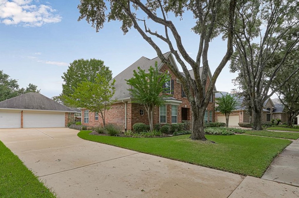 15 Clear Springs Ct, Sugar Land, TX 77479