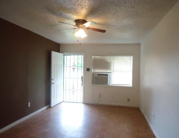 5425 Cavalcade St #8, Houston, TX 77026