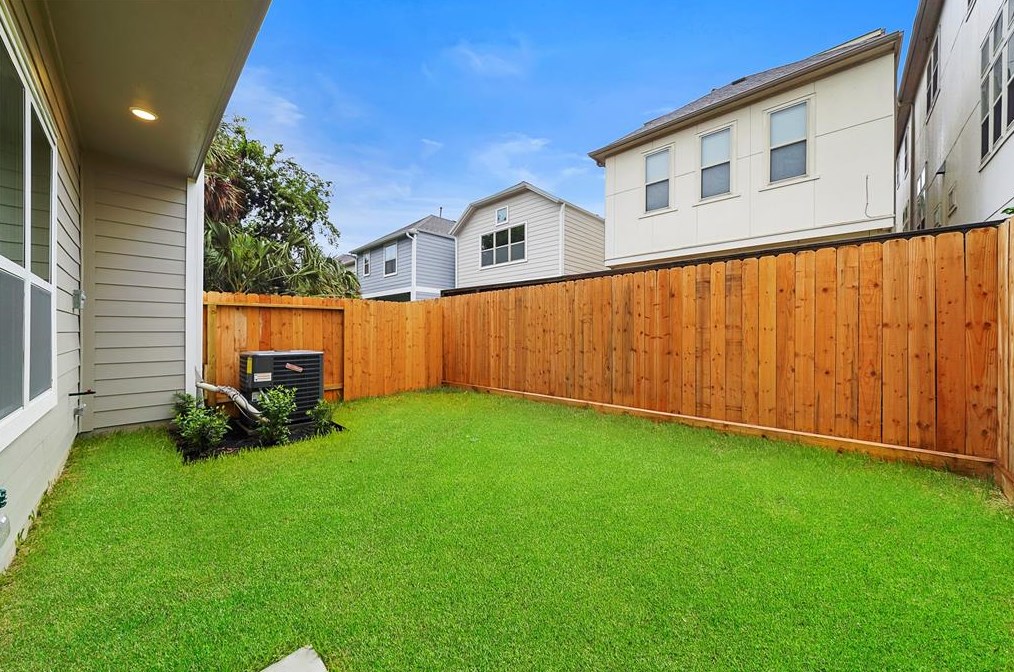 926 26 St, Houston TX  77008-2006 exterior
