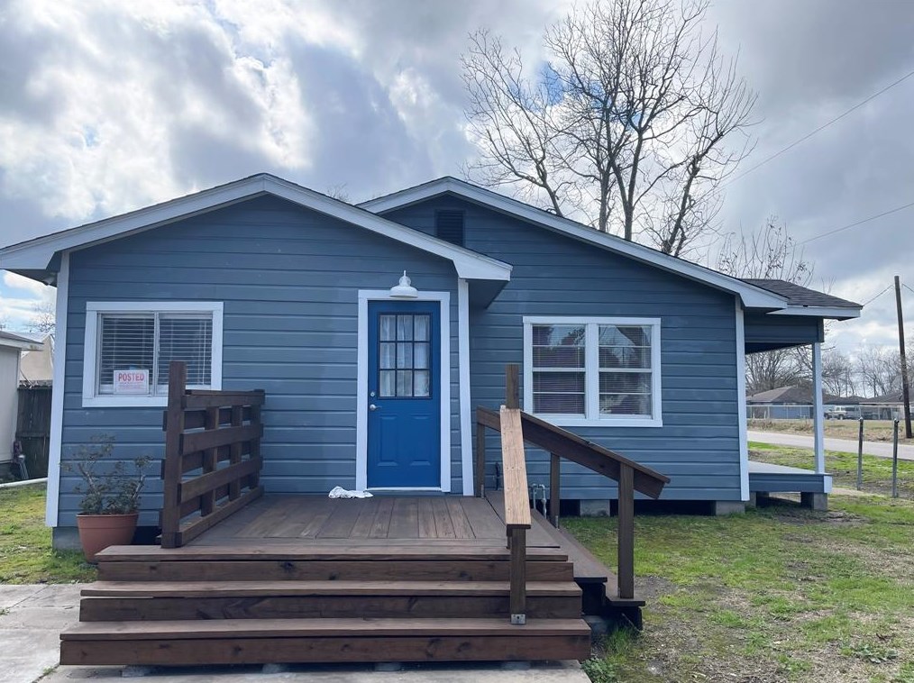 1051 Ave A, Bacliff, TX 77518