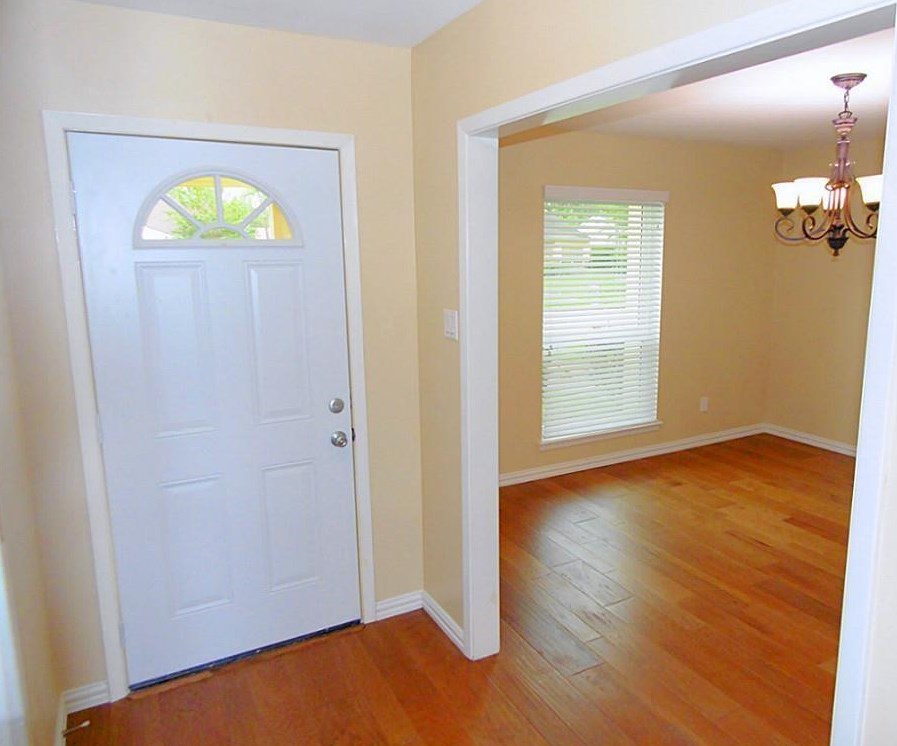 8914 Carvel Ln, Houston TX  77036-6124 exterior