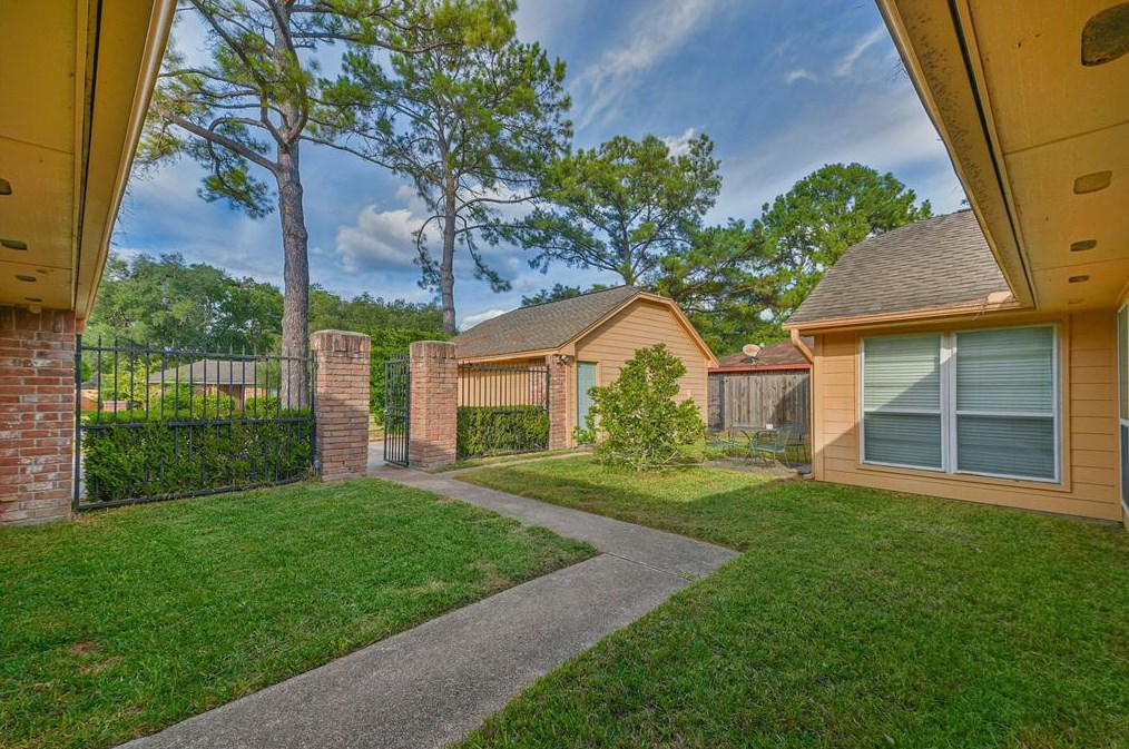 12835 Aste Ln, Houston, TX 77065-2236