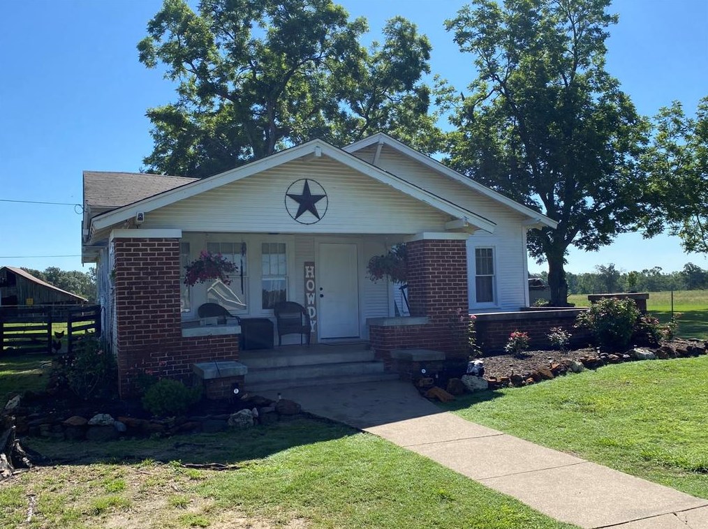 641 Center St, Flo, TX 75831