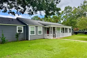 1203 Yupon St, El Campo, TX 77437 - Photo 6