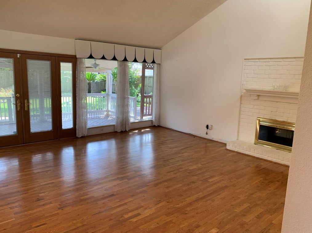 1619 Warwickshire Dr, Houston TX  77077-4122 exterior