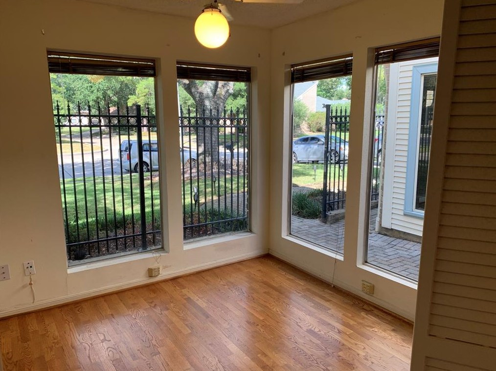 1619 Warwickshire Dr, Houston TX  77077-4122 exterior