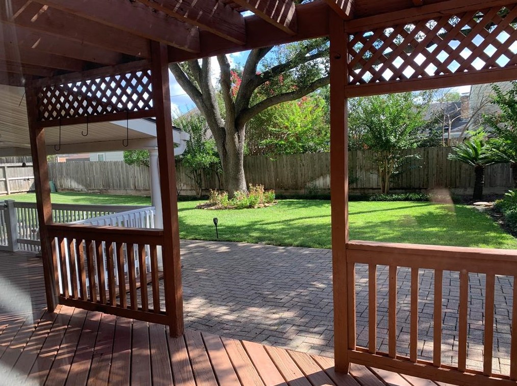 1619 Warwickshire Dr, Houston TX  77077-4122 exterior