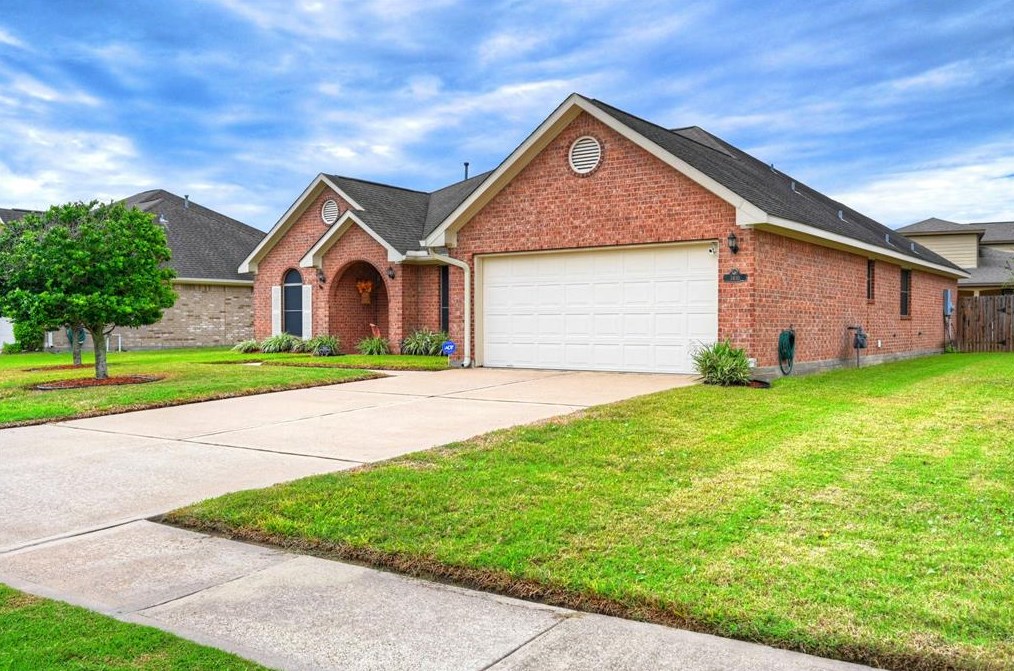 3410 Duffy Ln, Manvel, TX 77578-3680