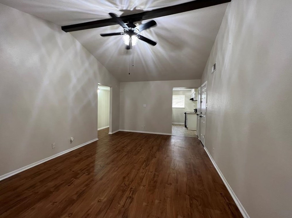 941 S Walker St, Angleton, TX 77515