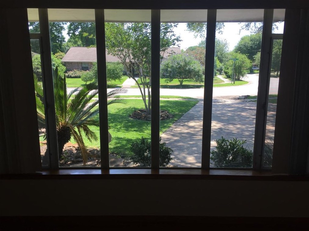 5118 Creekbend Dr, Houston TX  77035-3143 exterior
