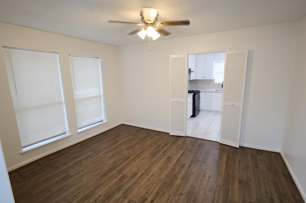 15214 Corona Del Mar Dr, Houston TX  77083-4310 exterior