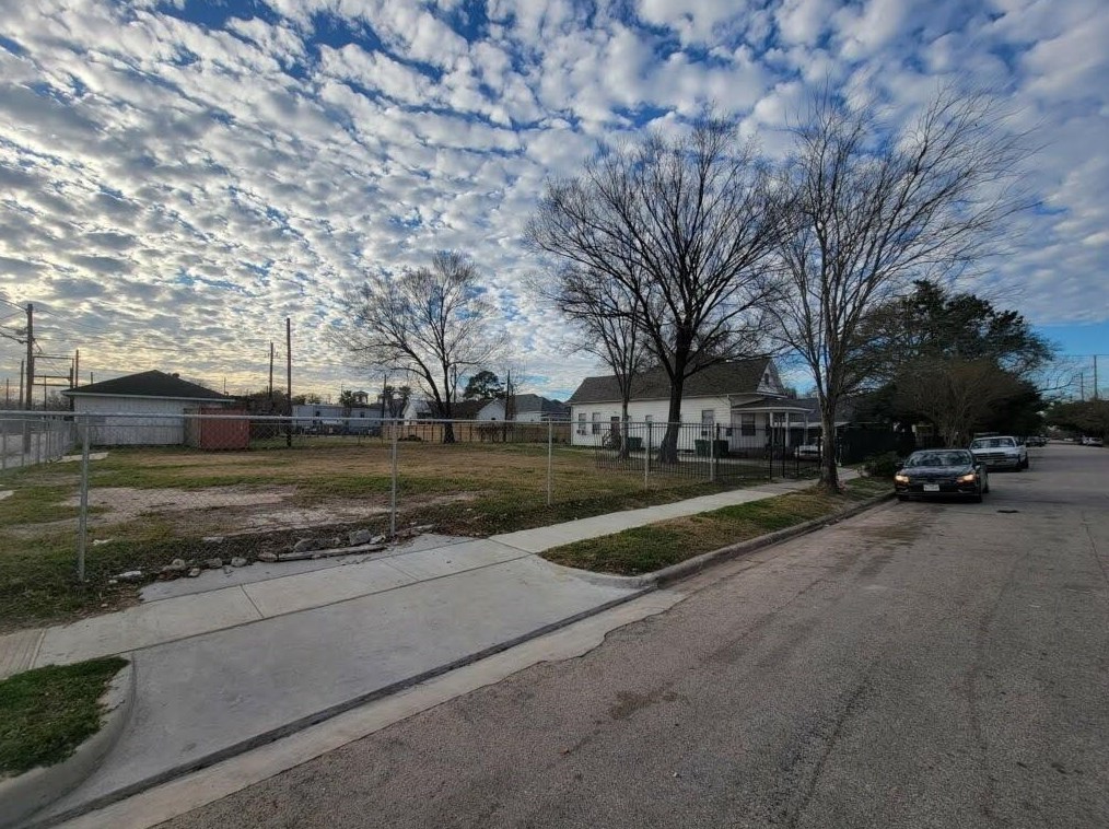1905 Chapman St, Houston TX  77009-8210 exterior