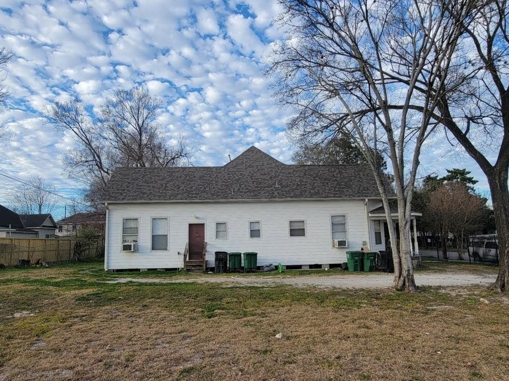 1905 Chapman St, Houston TX  77009-8210 exterior