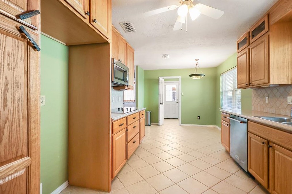 2807 Quincannon Ln, Houston TX 77043-1202 exterior