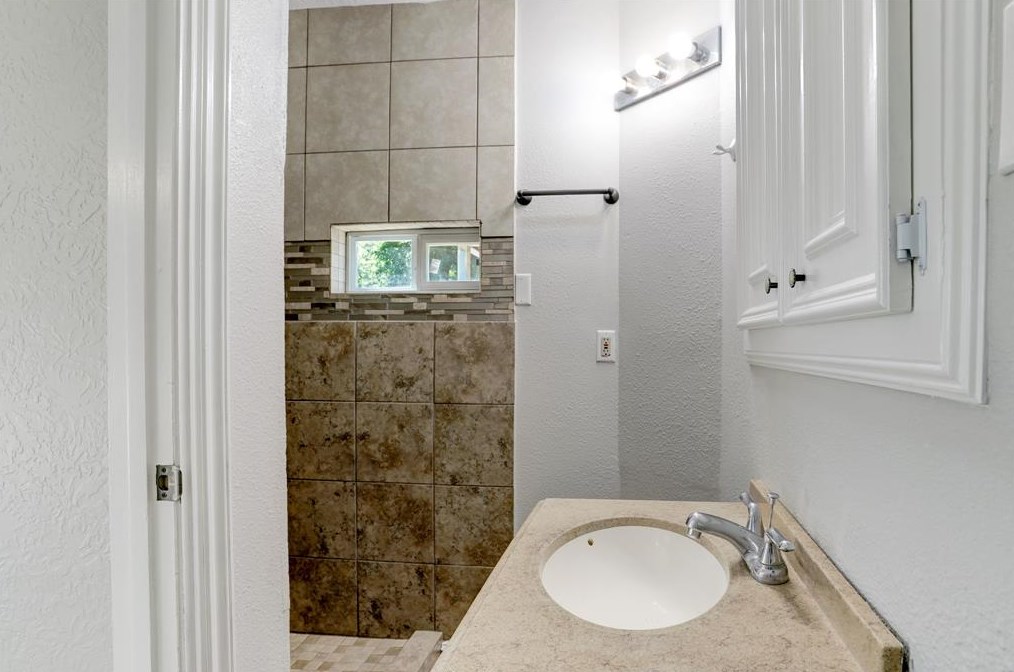 2516 Raspberry Ln, Pasadena TX 77502-5340 exterior