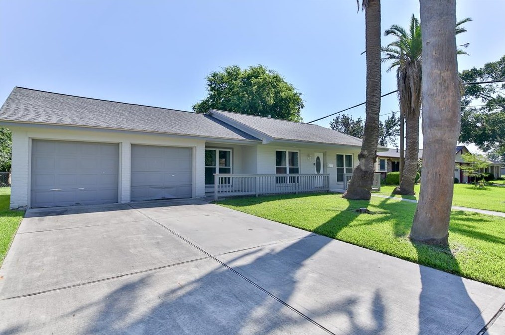 10451 Quiet Hill Rd, Morgans Point, TX 77571-4232