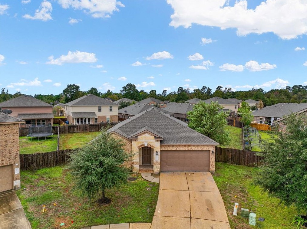 182 Meadow Grove Dr, Conroe, TX 77384