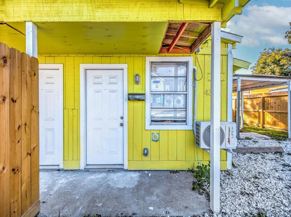 4315 Chapman St, Houston TX  77009-4139 exterior