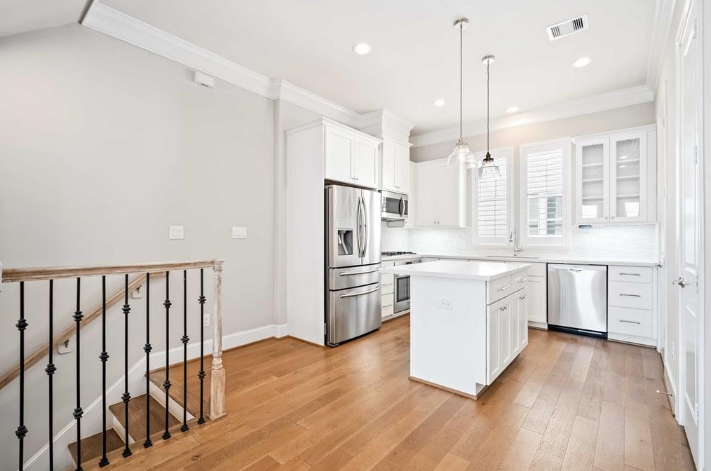 9658 Knight Rd, Houston TX  77045-1210 exterior