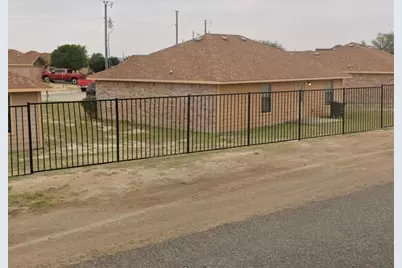 108 Round Rock Dr, Eagle Pass, TX 78852 - Photo 4