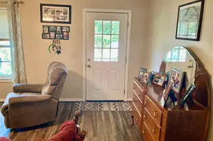 421 W 13th St, Shiner, TX 77984 - Photo 8