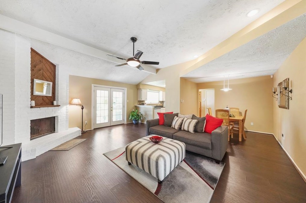 442 Elder Vista Dr, Houston, TX 77598-2511
