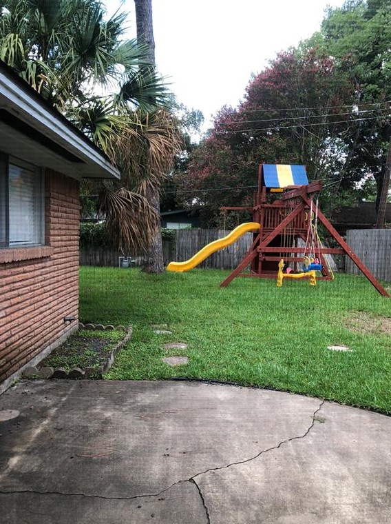 1131 Shadeland Dr, Houston TX  77043-5213 exterior