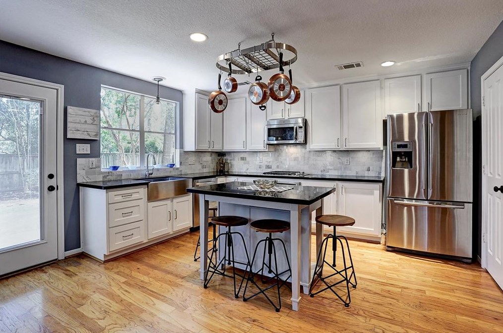14 Gaslight Pl, Spring TX  77382-1401 exterior