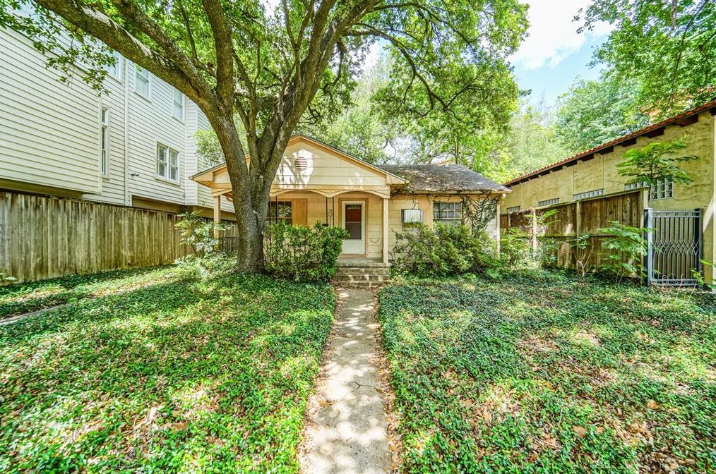 2434 Quenby St, Houston, TX 77005-1414
