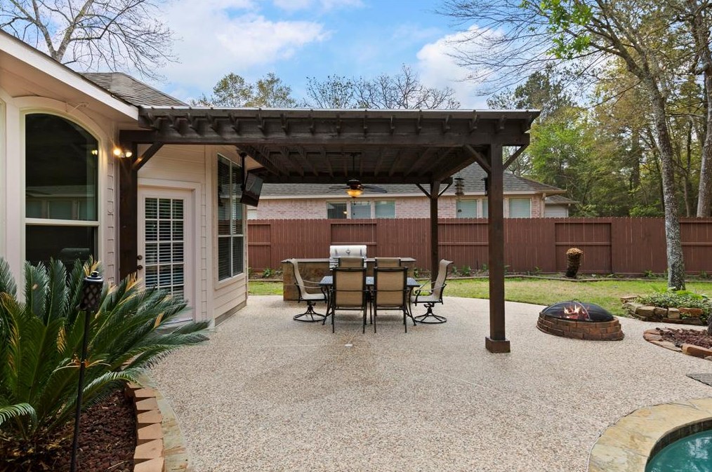 35 Peaceful Cyn Cir, Spring TX 77381-4487 exterior