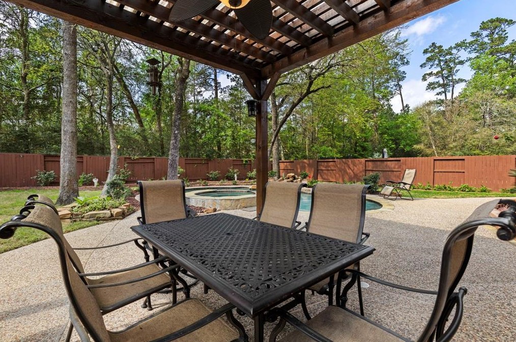 35 Peaceful Cyn Cir, Spring TX 77381-4487 exterior