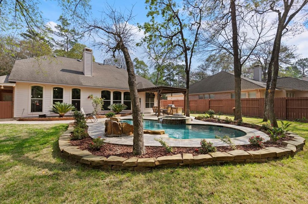 35 Peaceful Cyn Cir, Spring TX 77381-4487 exterior