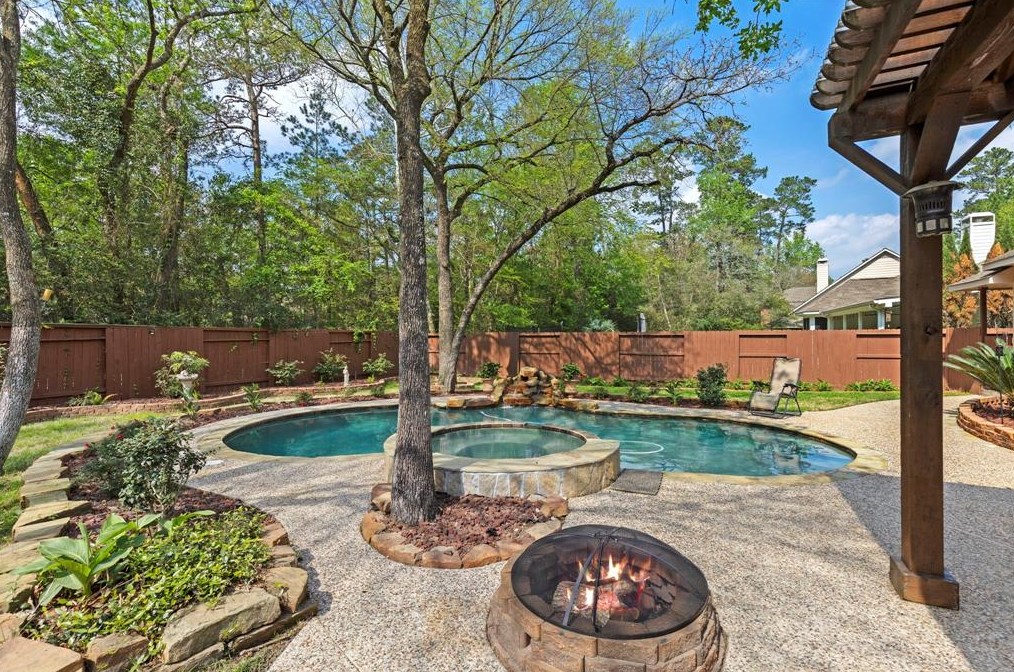 35 Peaceful Cyn Cir, Spring TX 77381-4487 exterior