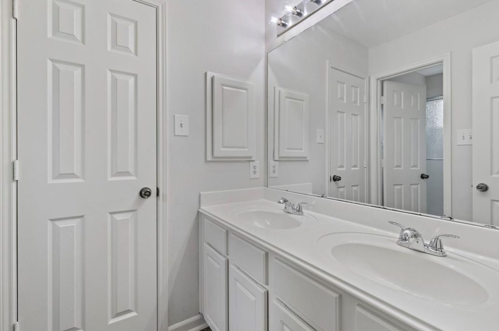 35 Peaceful Cyn Cir, Spring TX 77381-4487 exterior