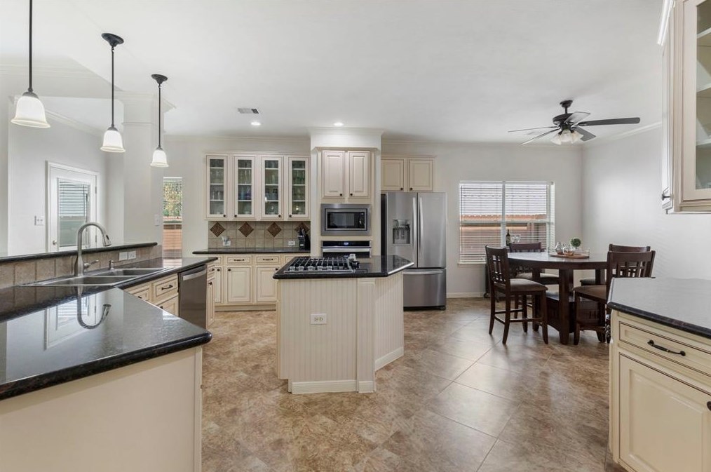 35 Peaceful Cyn Cir, Spring TX 77381-4487 exterior